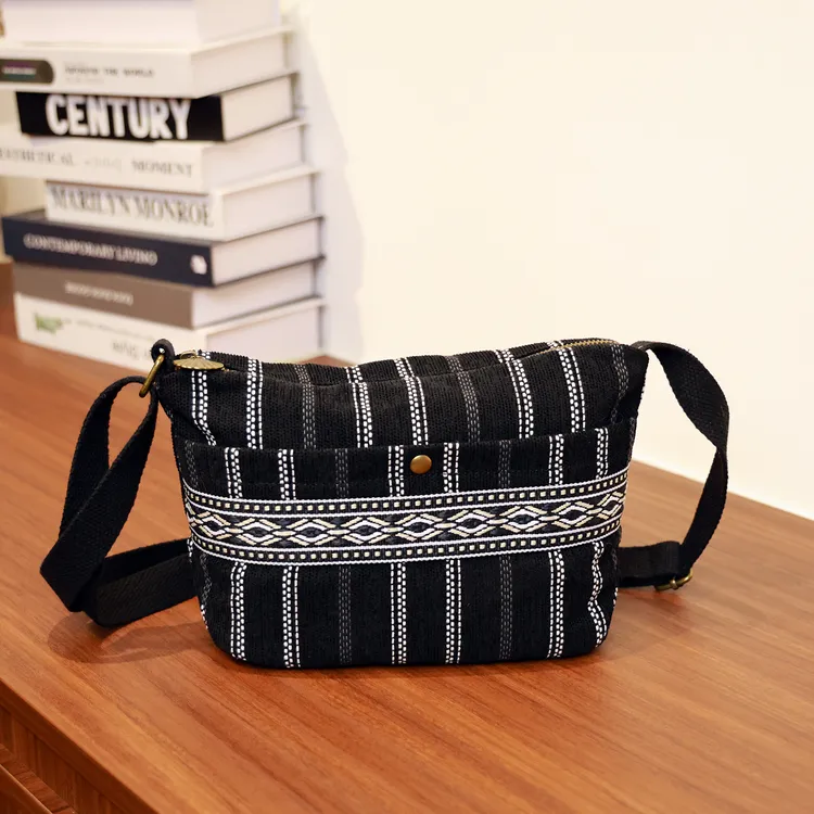 MILIAN2025新款原创民族风条纹斜挎包女款百搭便携休闲上班通勤包