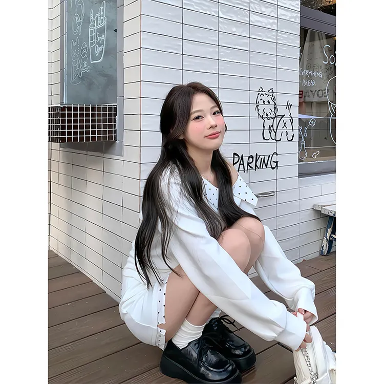 法式白色斜肩波点卫衣连衣裙子女早秋季2025新款小个子穿搭一整套