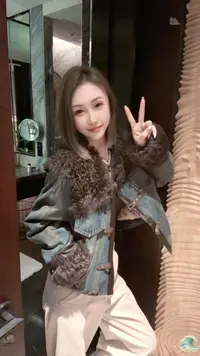 熙薇【浮花浪蕾】2025秋冬新款时尚大毛领羽绒牛仔外套H5670