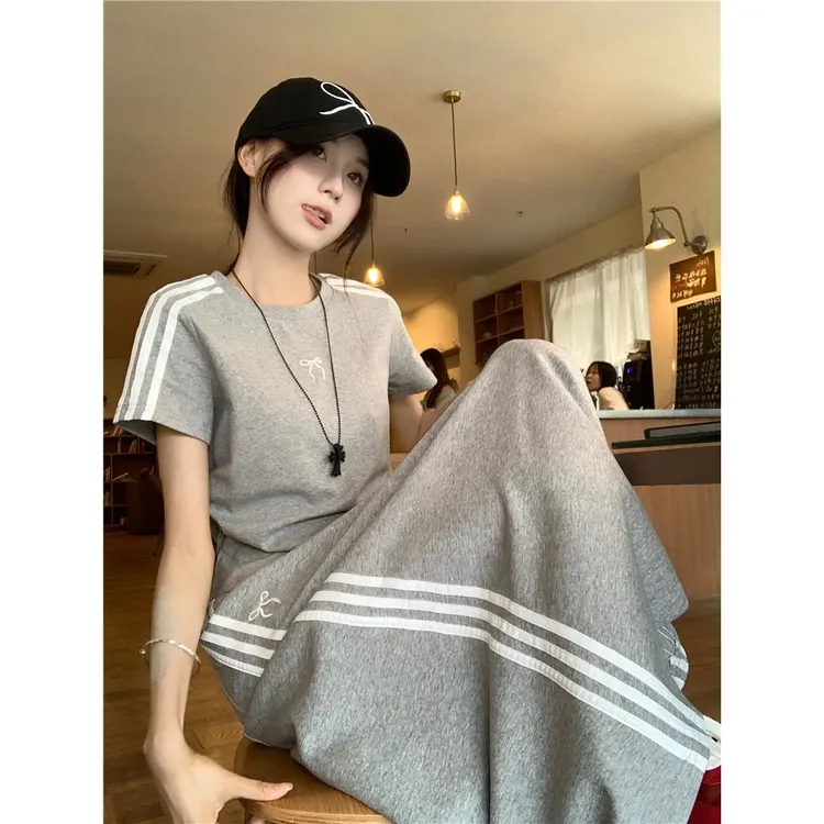 2025绣花夏装搭配韩系夏季女装休闲运动三条杠T恤半身裙子两件