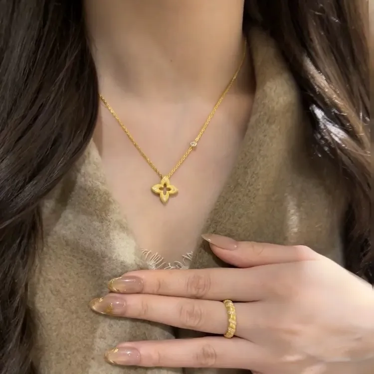 铜合金合成锆石项链 秋冬中古风拉丝四叶花项链女高级感毛衣链