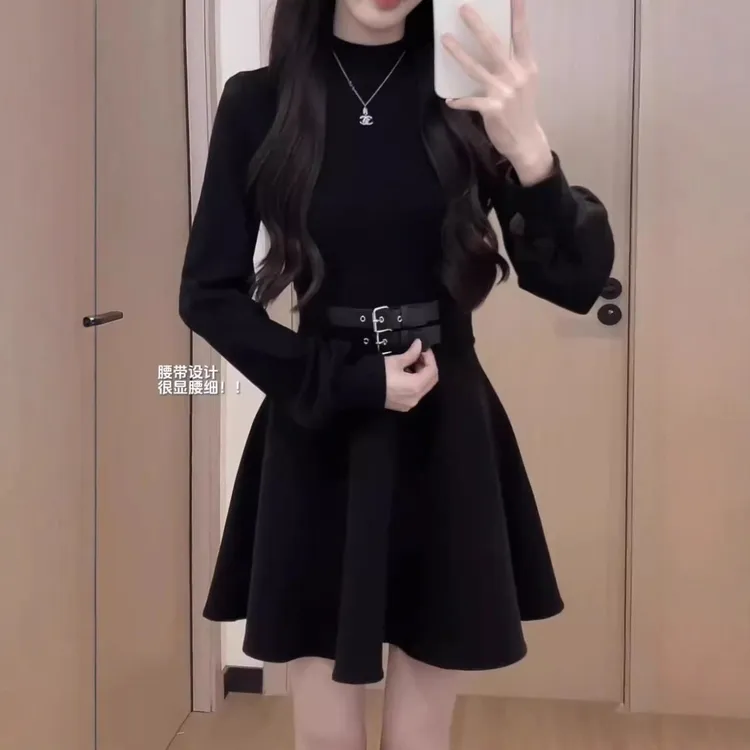 法式赫本黑色内搭连衣裙子女早秋季2025新款小个子掐腰气质小黑裙