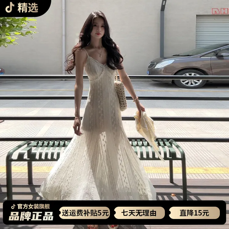 法式高级感白色蕾丝吊带连衣裙子女夏季2026新款海边度假气质长裙