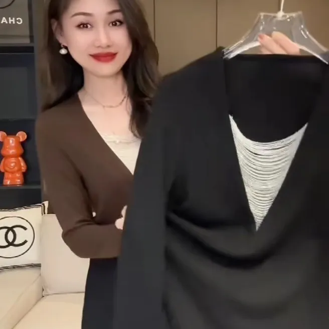 Q立体装饰女T恤V领法式套装长袖修身型设计师链条轻奢时尚