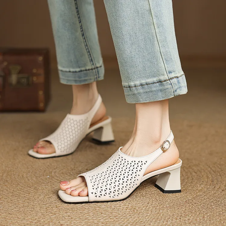 头层牛皮镂空洞洞鞋粗跟鱼嘴凉鞋女2025新款真皮方头高跟罗马凉鞋