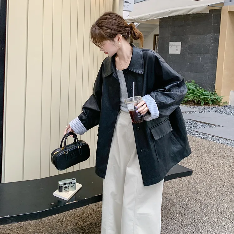 黑色慵懒风条纹拼接PU皮外套女2025秋新款时尚翻领设计感通勤上衣