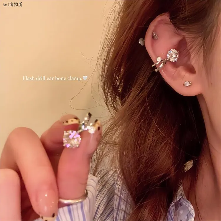 钛钢莫桑石耳饰 小灯泡闪锆耳骨夹无耳洞耳夹独特绝美高级感轻奢