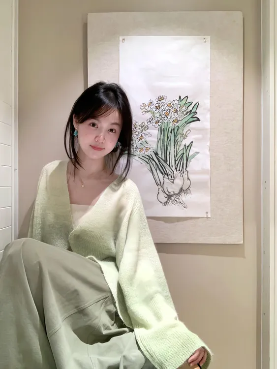2025秋季新款韩系渐变晕染感后开叉针织外套开衫气质半身裙两件套