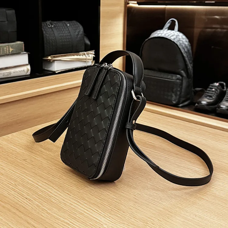 BV男士通勤手机包手工编织一体式单肩包休闲百搭便携式随身小包