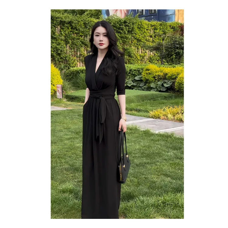 V领中袖宽松显瘦遮肉法式收腰洋气名媛女神小黑裙