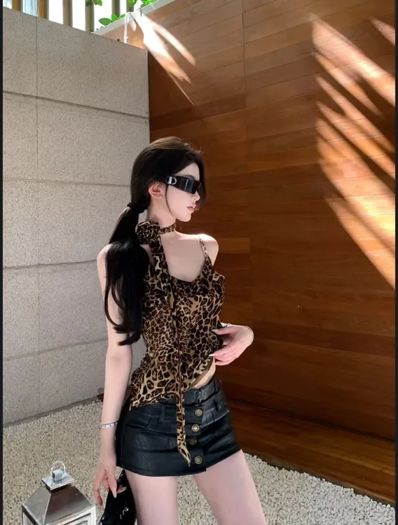 2025夏季新款设计感美式辣妹豹纹荷叶边吊带背心拍高腰皮裙两件套
