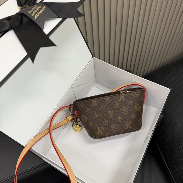 单肩元宝包斜挎包时尚零钱包手机包水桶包轻奢腋下包2025新款包包