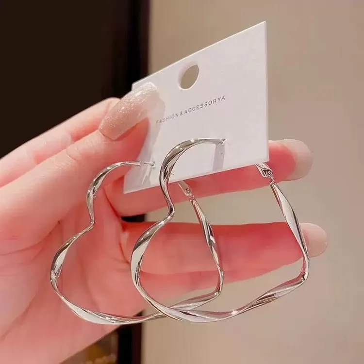 铜合金耳饰 Q9986精美爱心时尚精致百搭圆环耳圈气质爆款女士耳环