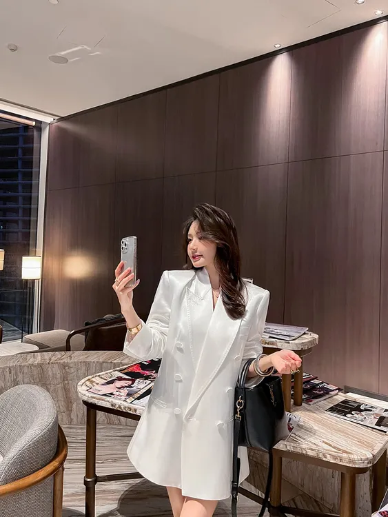 醋酸缎面白色西装外套女2025春秋季新款韩版宽松休闲阔版西服上衣