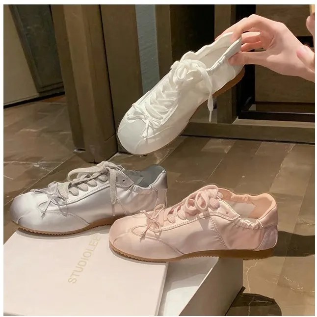 2025新款系带软皮休闲鞋女缎面蝴蝶结芭蕾德训鞋子外穿女平底板鞋
