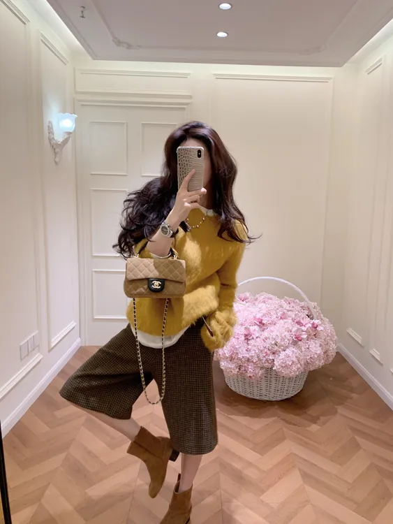 2025秋冬新款韩系气质气质姜黄色软糯毛衣百搭格纹阔腿裤两件套装