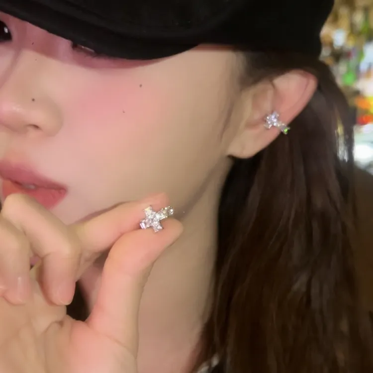 铜合金耳饰 精致闪钻锆石十字架耳骨夹无耳洞耳夹冷淡风耳饰