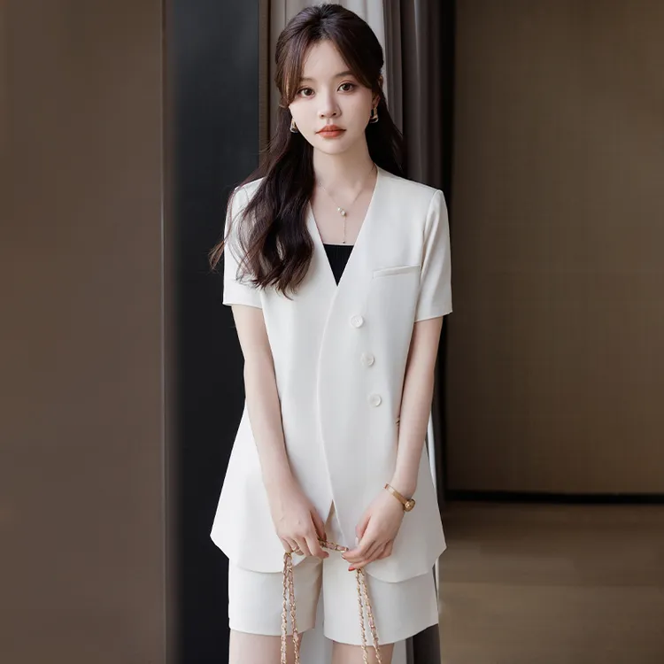 夏天白色短袖西装外套女薄款2025新款小个子休闲西服短裤两件套装
