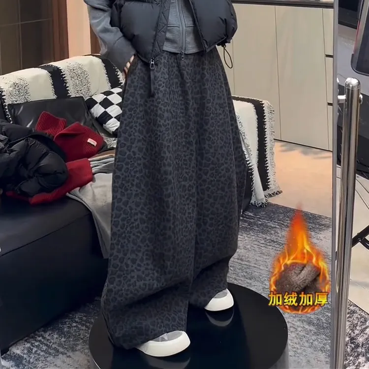 加绒加厚豹纹阔腿弯刀裤女冬季新款宽松气质保暖休闲直筒香蕉裤子