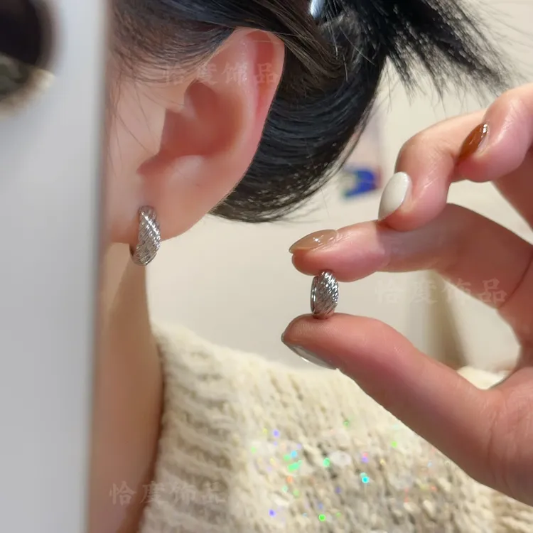 铜合金耳饰 【恰度】秋日新款银色条纹耳扣
