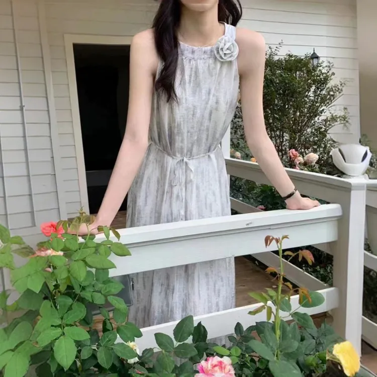 法式复古立体花朵挂脖露肩连衣裙系绳设计宽松裙子度假风无袖长裙
