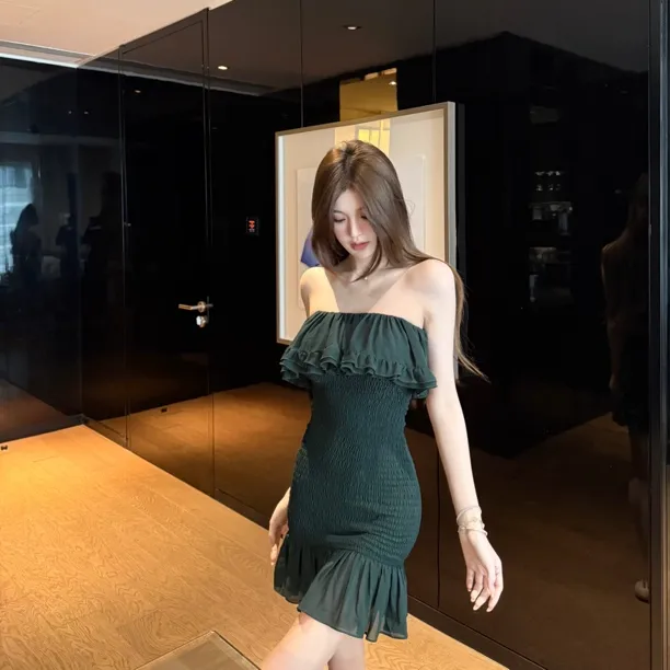 FAY【茶香可颂】秋季韩版抹胸型露锁骨修身性感包臀荷叶边连衣裙