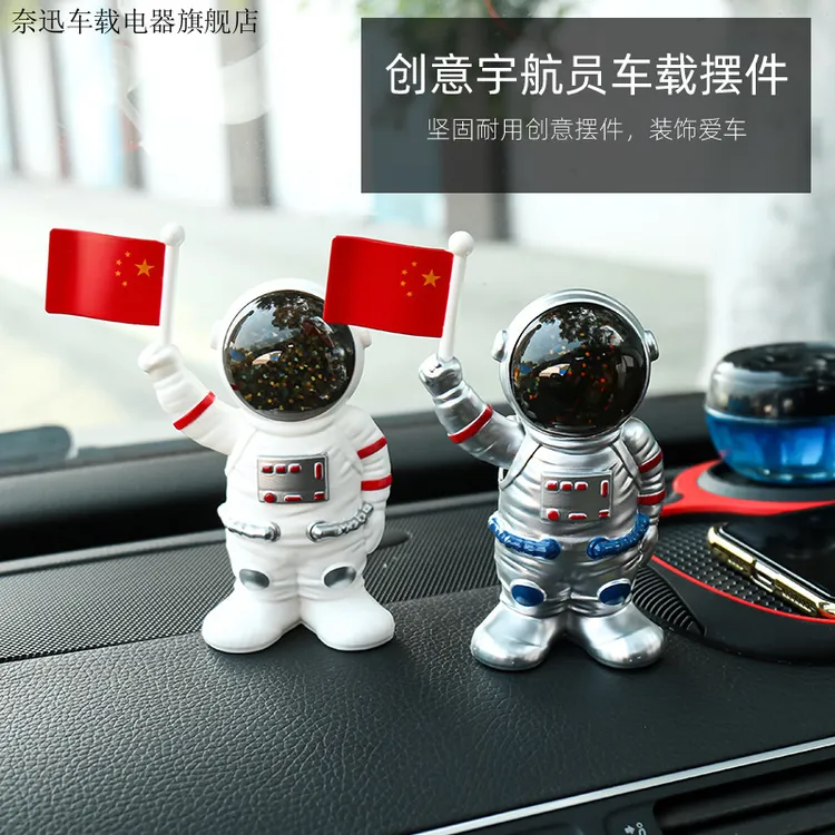 太阳能炫酷太空人汽车屏幕车载摆件摇旗创意装饰创意宇航员中控台