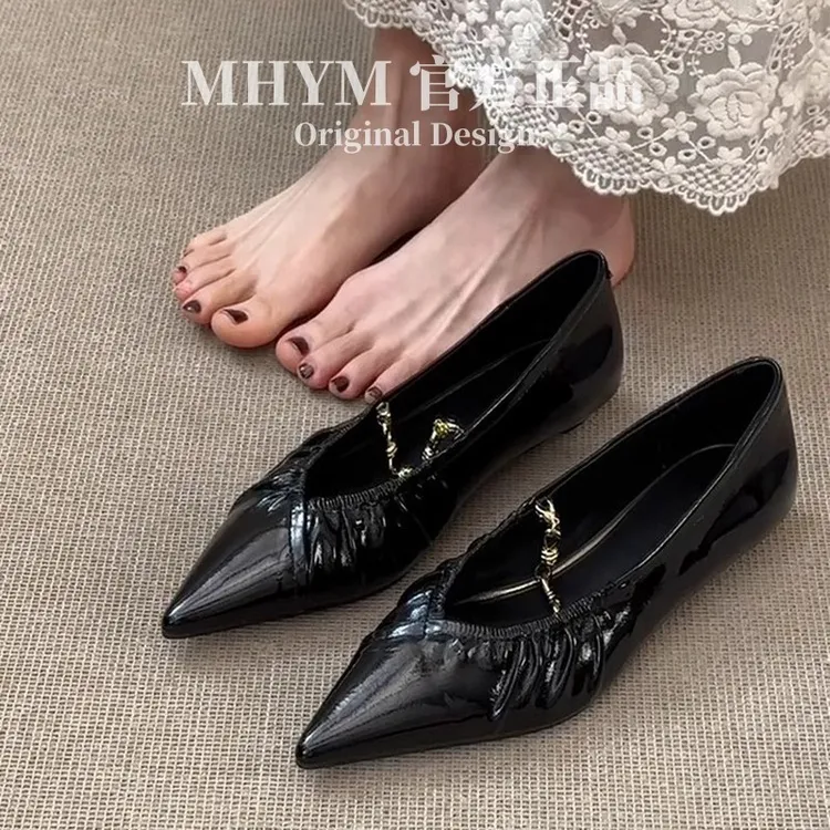 现货MH官方V口尖头褶皱平底绝美小单鞋女法式金属链条气质奶奶鞋