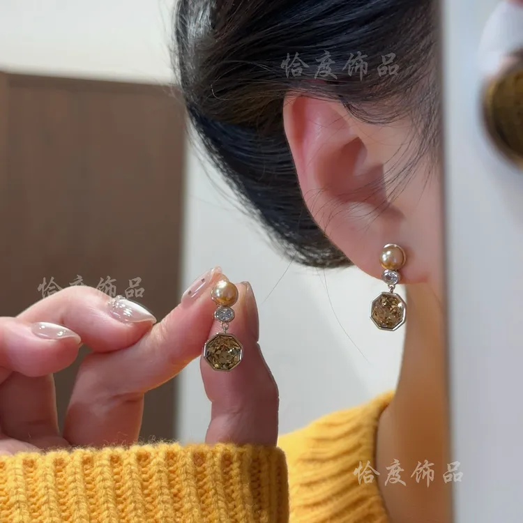 铜合金合成锆石耳饰 【恰度】秋日新款棕色锆石珠珠耳钉气质百搭