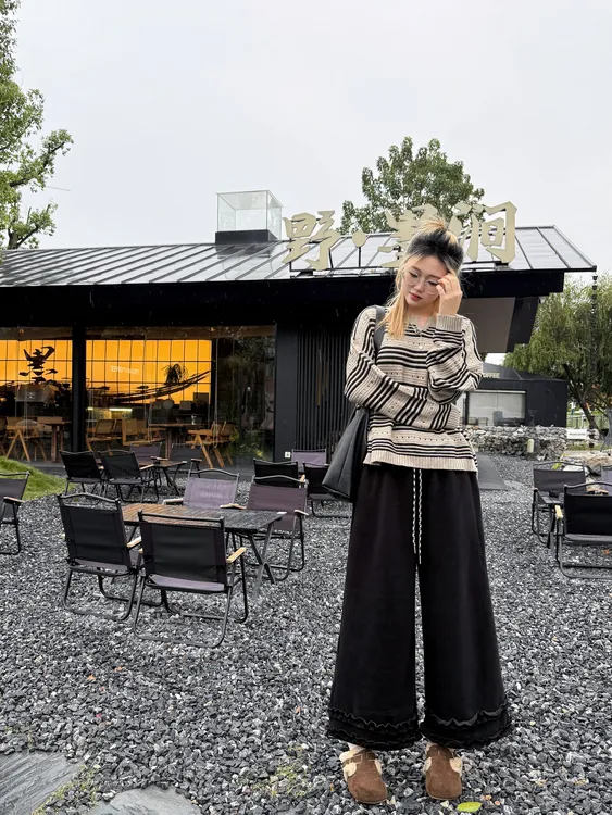 佳佳【6061】新款九分微喇花边休闲裤面料2025年流行网红女裤