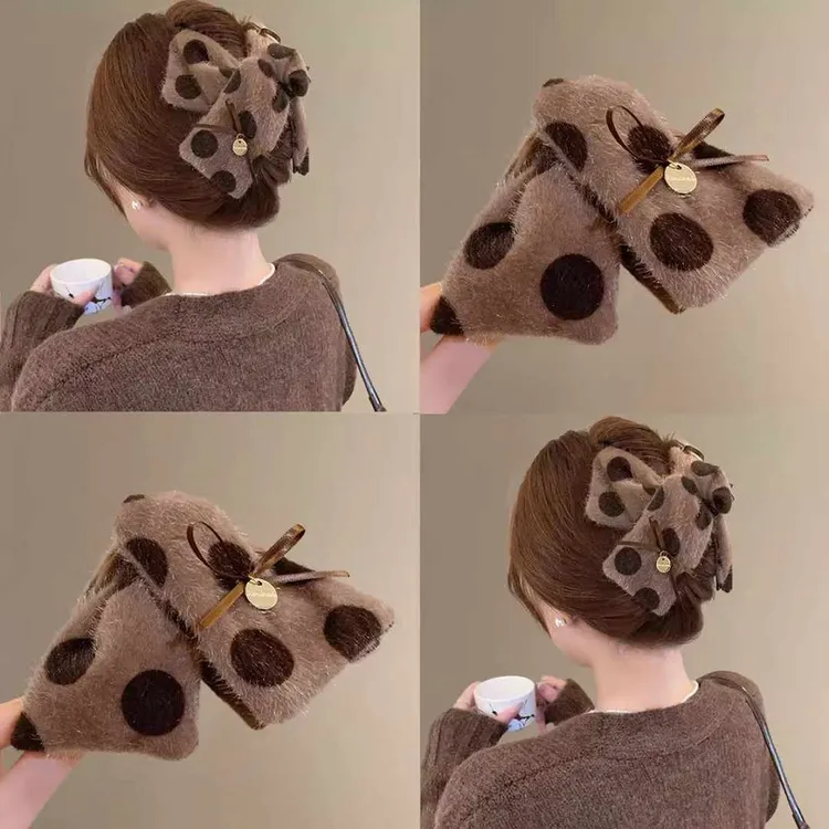 奶咖慕斯三角抓夹女秋冬新款波点毛绒鲨鱼夹后脑勺发量大夹子发饰