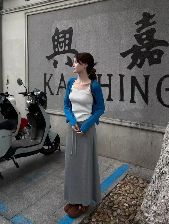 2025秋季新款多巴胺小镂空薄开衫款甜美显瘦长袖上衣女百搭半身裙