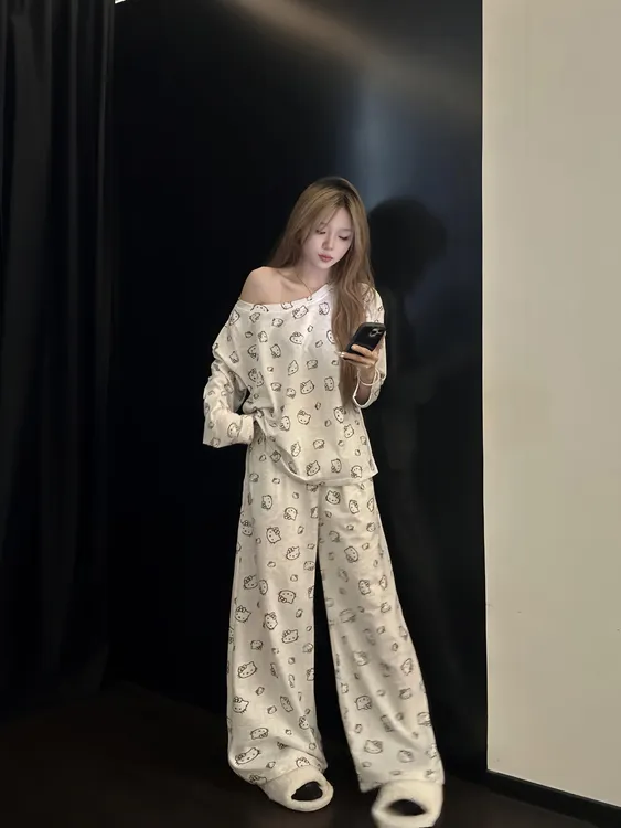 韩系性感斜肩KittyT恤睡衣女秋冬季休闲长袖长裤可外穿家居服套装