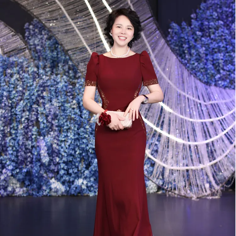 高定宴会酒红色气质修身喜婆婆妈妈装2025新款爆款