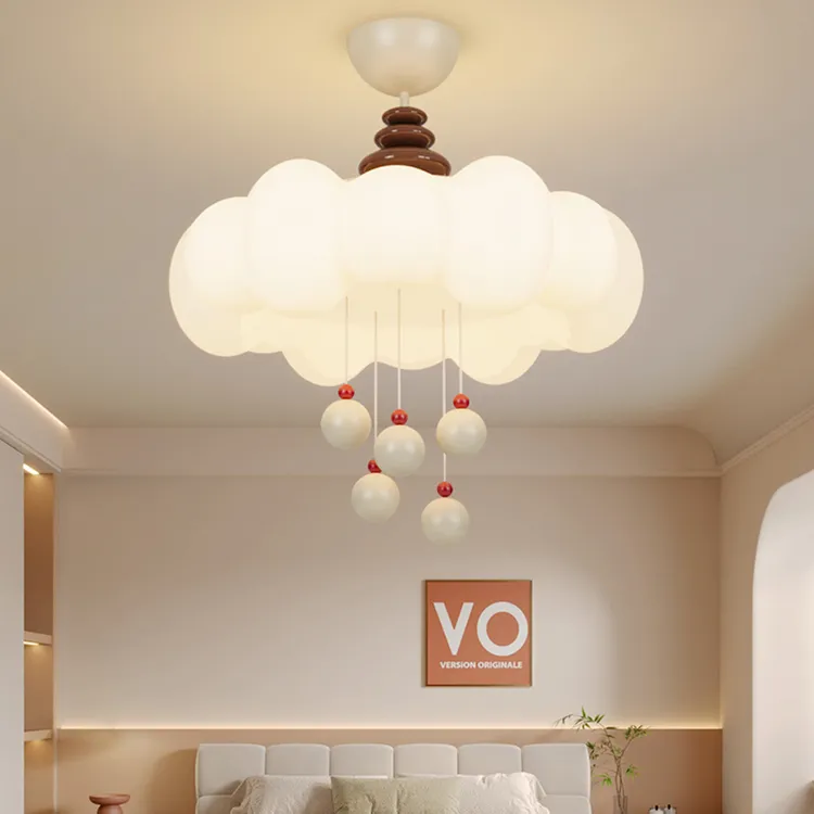 2025年卧室灯奶油风吸顶灯复古法式皇冠高级感灯儿童房间护眼灯具