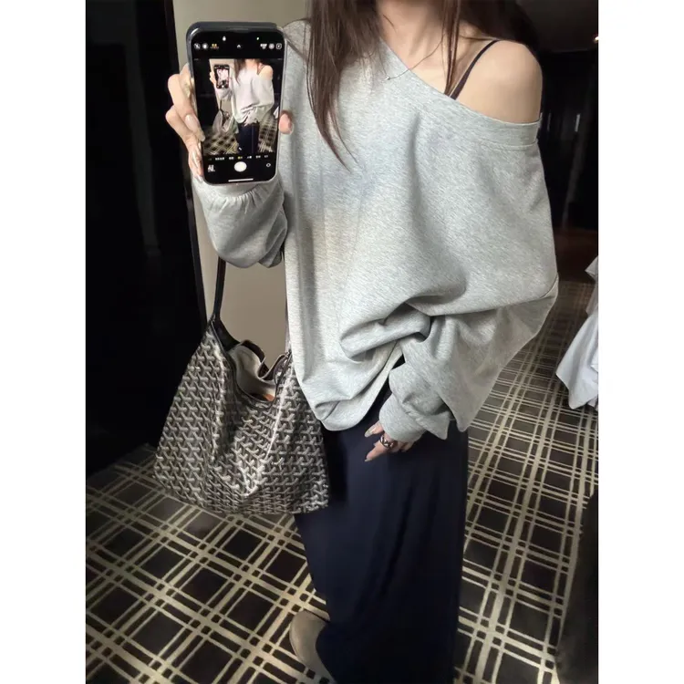 小秋家设计感复合空气层斜肩露肩长袖套头百搭宽松休闲卫衣上衣女
