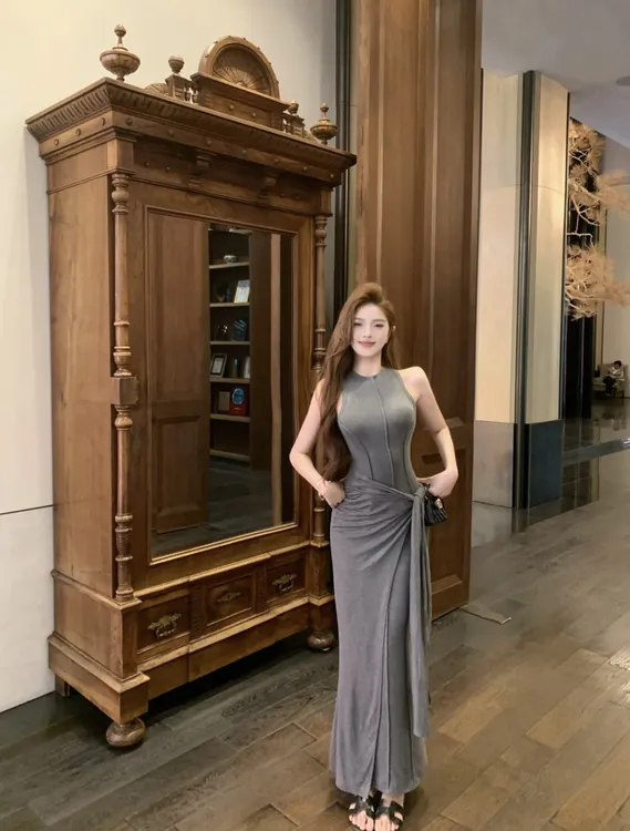 夏季新款气质高级灰莫代尔背心连衣裙女修身假两件包臀辣妹长裙