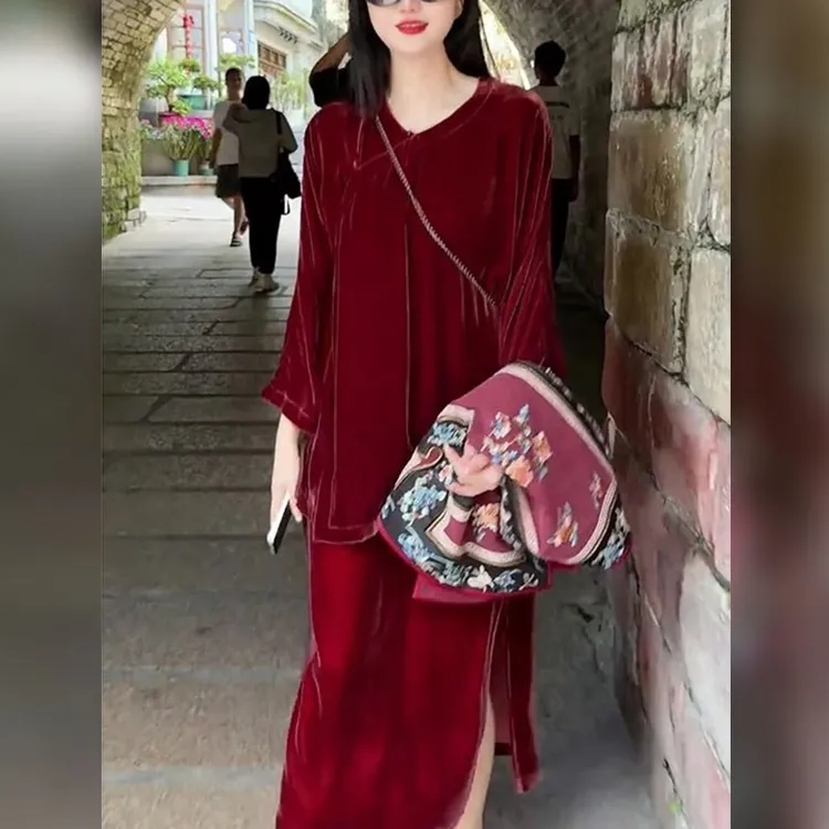 2025秋季新款休闲简约百搭圆领盘扣红色上衣开叉半身裙时尚套装女