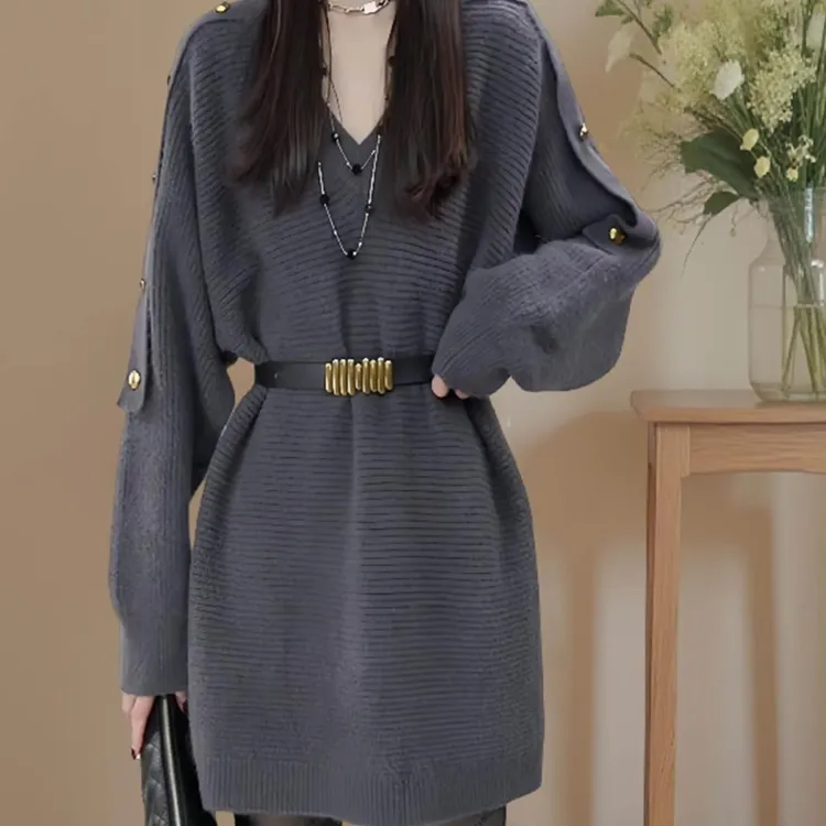 韩系轻奢毛衣连衣裙2025秋冬新款大气纯色V领重工钉扣慵懒风裙子