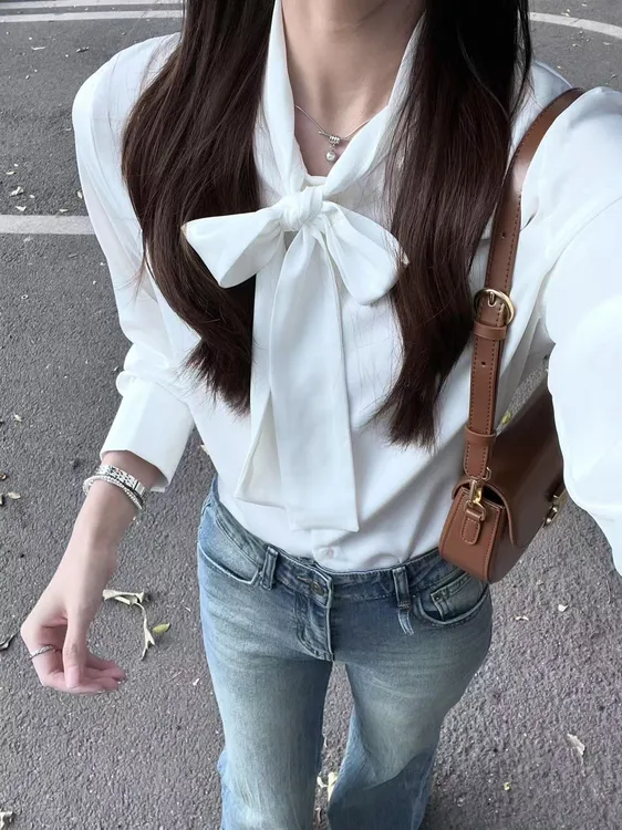 2025新款早春蝴蝶结飘带白色衬衫法式甜美气质长袖上衣百搭牛仔裤