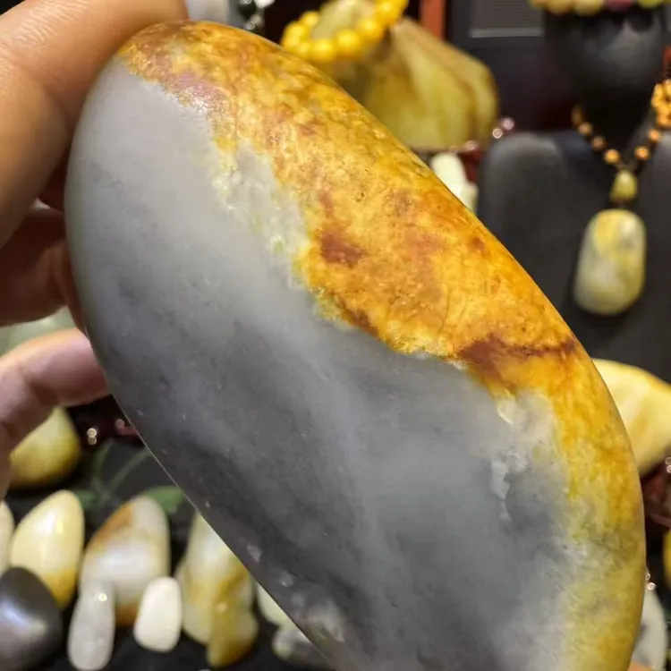 和田玉三色青花精品手把天然无事牌，规格尺寸见视频，质检发货