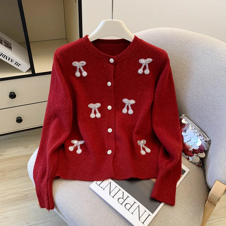 秋冬新款小香风重工钉珠高级设计感毛衣立体樱桃新年红针织开衫女