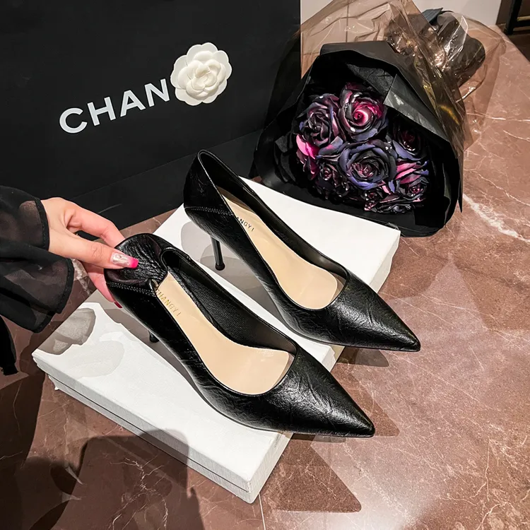 软皮尖头高跟鞋2025春季新款舒适百搭细跟职业工作女单鞋大小码女