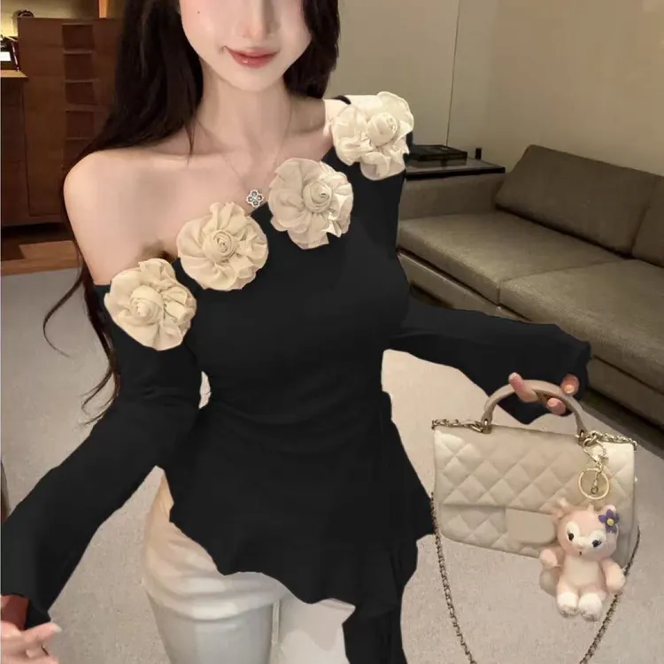 斜肩花朵长袖t恤女秋季独特绝美斜肩上衣不规则露肩打底衫内搭