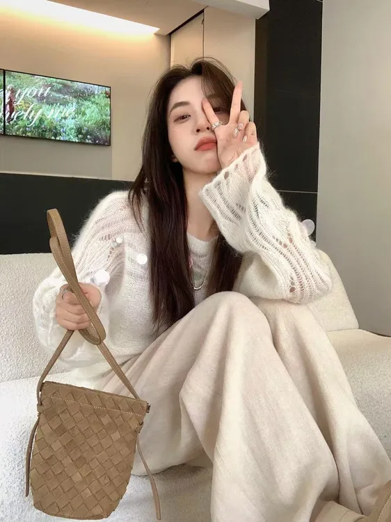 2025秋季新款韩系温柔软糯亮片镂空针织衫高腰阔腿休闲裤两件套