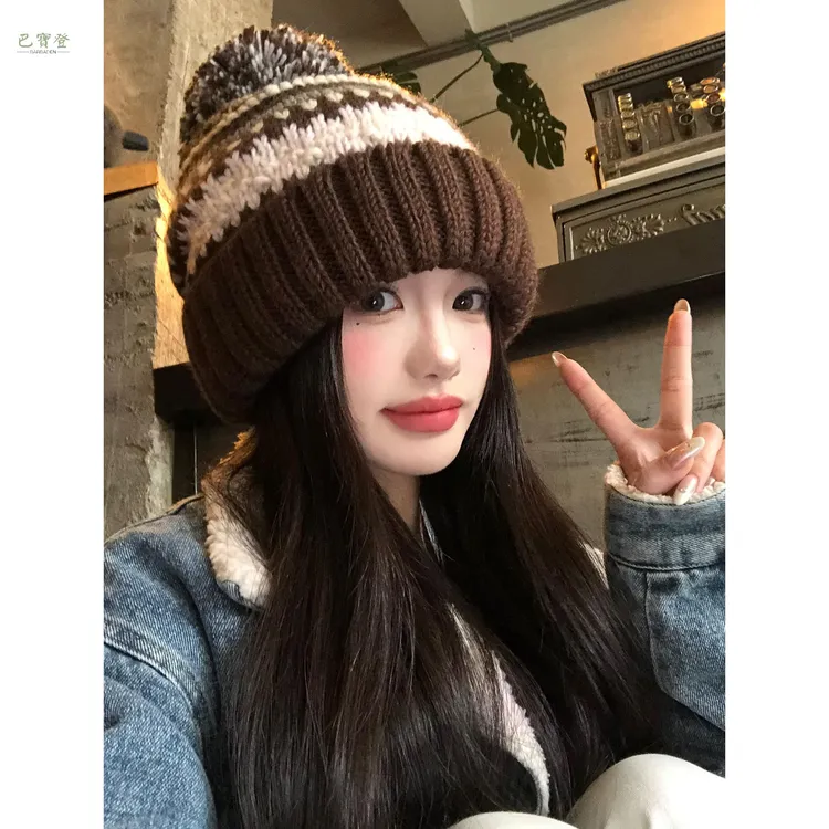 费尔岛咖色毛球针织毛线帽女秋冬保暖加厚防寒显脸小护耳包头帽子