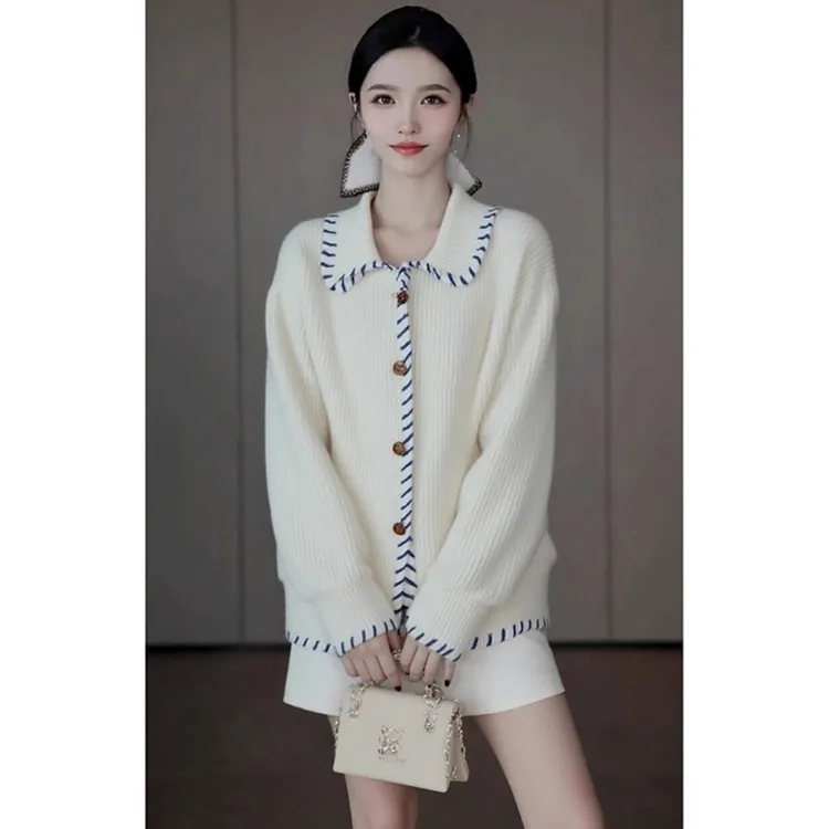 早秋韩系穿搭上衣小众不撞款轻奢高级感软糯慵懒风白色针织开衫女