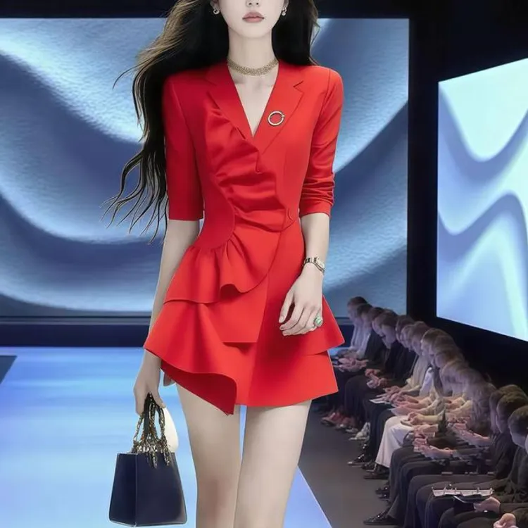 新款法式轻奢优雅别致设计感红色V领修身收腰显瘦连衣裙时尚女装