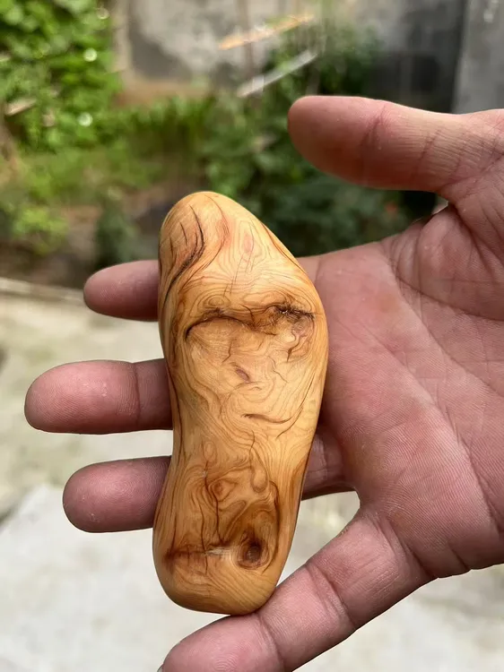 纯手工打磨无泡油无蜡纯天然花型崖柏把件