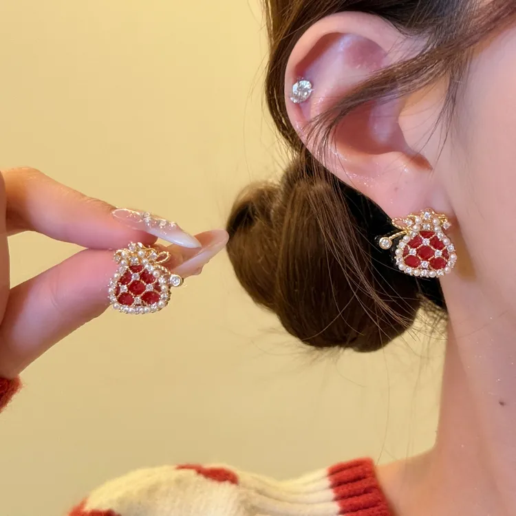 铜合金仿珍珠耳饰 爆闪珍珠红色福袋2025新款爆款精致新年耳钉女
